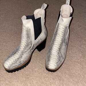 CHINESE LAUNDRY GOOD DAY BOOTIES SIZE 7.5